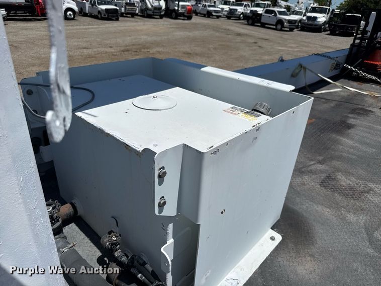 image for item EG0727 2007 International   7500 SBA crane truck