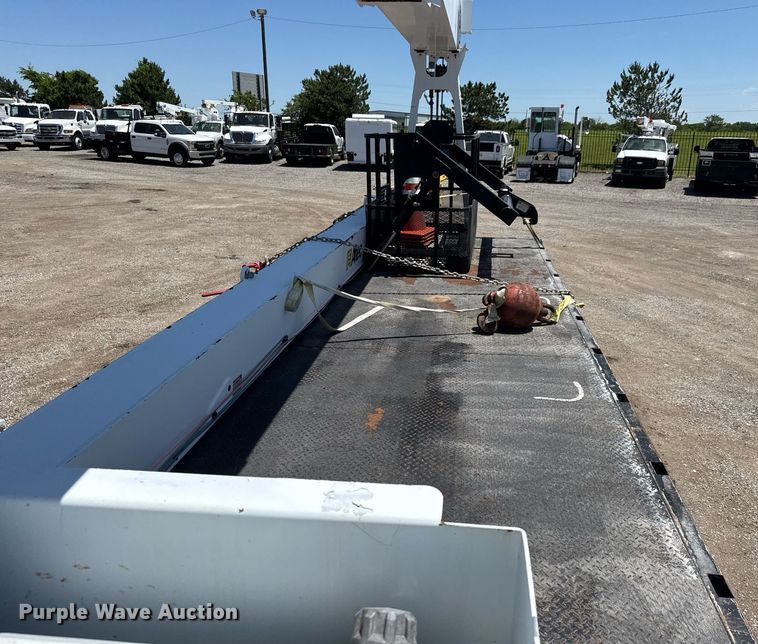 image for item EG0727 2007 International   7500 SBA crane truck