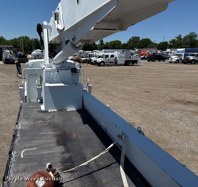 image for item EG0727 2007 International   7500 SBA crane truck