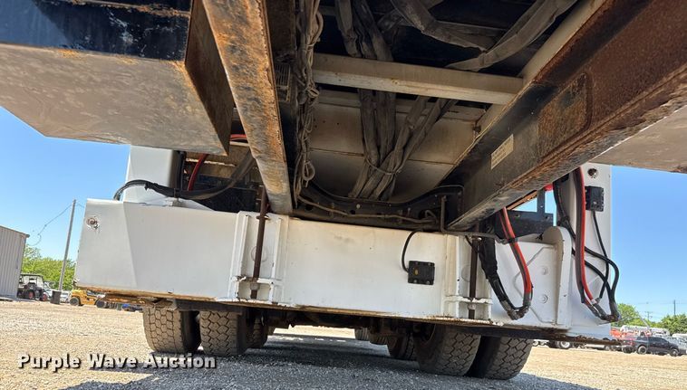 image for item EG0727 2007 International   7500 SBA crane truck