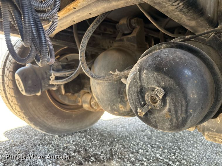 image for item EG0727 2007 International   7500 SBA crane truck