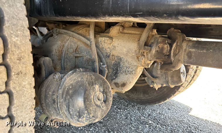 image for item EG0727 2007 International   7500 SBA crane truck