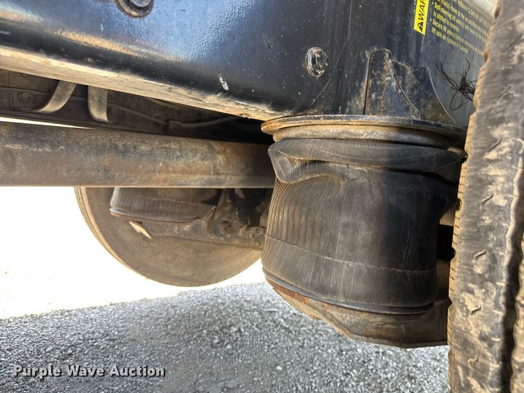 image for item EG0727 2007 International   7500 SBA crane truck