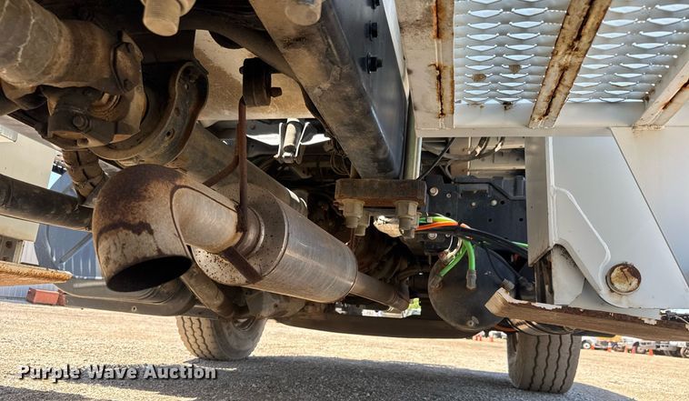 image for item EG0727 2007 International   7500 SBA crane truck