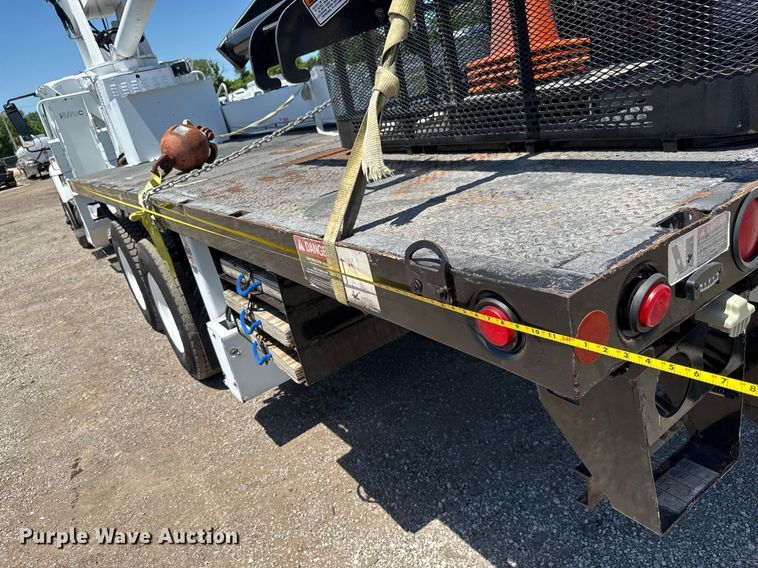 image for item EG0727 2007 International   7500 SBA crane truck