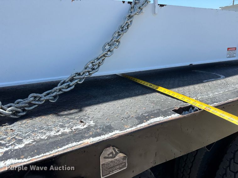 image for item EG0727 2007 International   7500 SBA crane truck