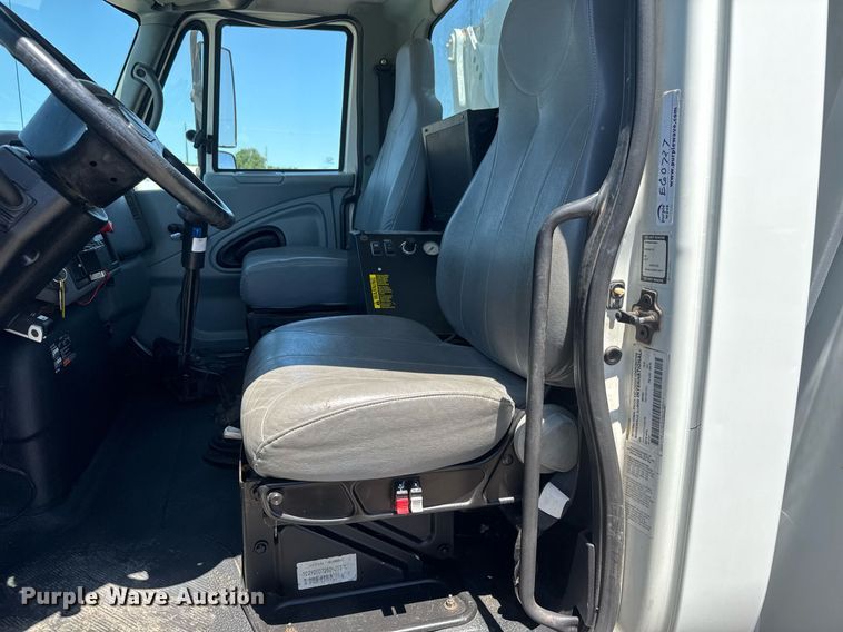 image for item EG0727 2007 International   7500 SBA crane truck