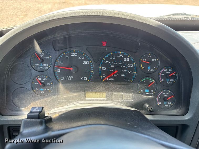 image for item EG0727 2007 International   7500 SBA crane truck