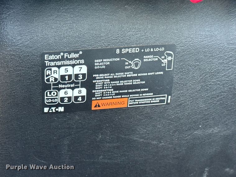 image for item EG0727 2007 International   7500 SBA crane truck