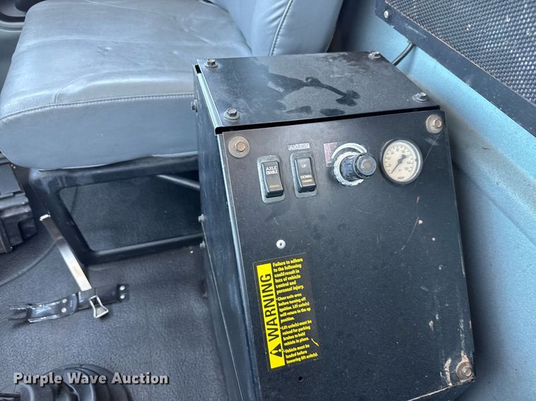 image for item EG0727 2007 International   7500 SBA crane truck