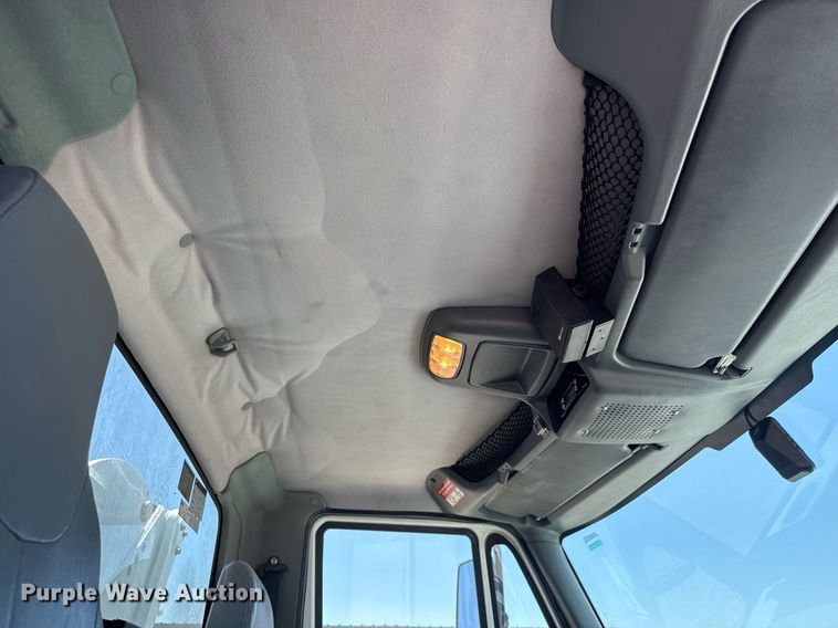 image for item EG0727 2007 International   7500 SBA crane truck