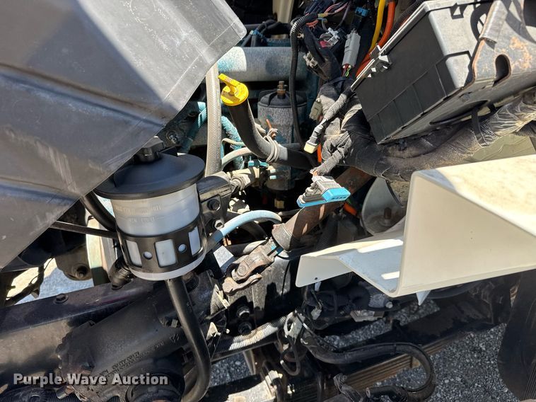 image for item EG0727 2007 International   7500 SBA crane truck