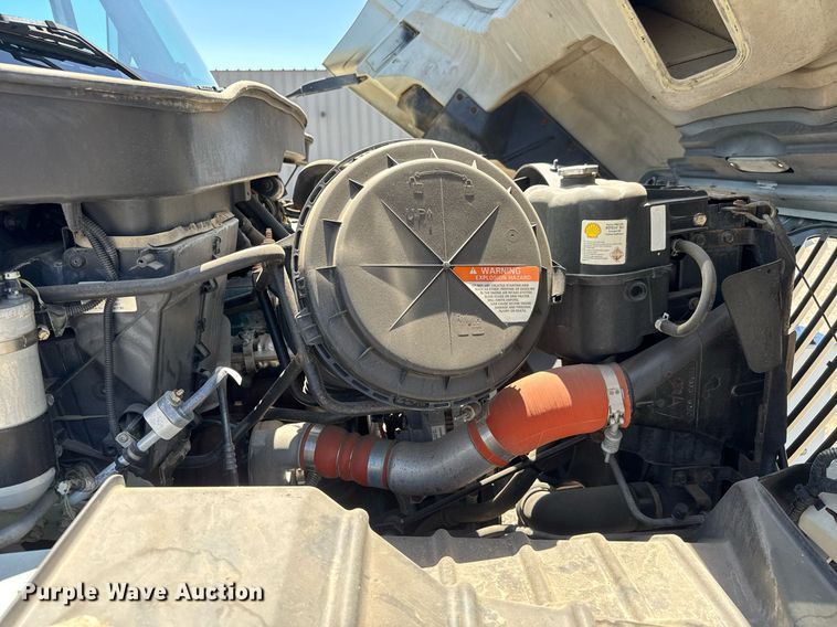 image for item EG0727 2007 International   7500 SBA crane truck