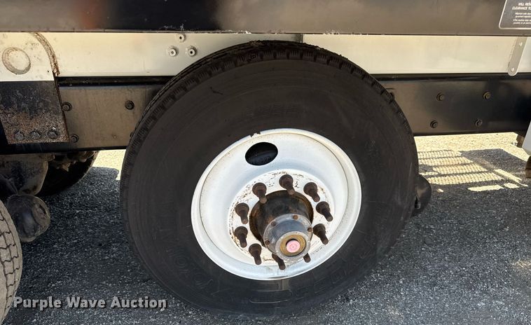 image for item EG0727 2007 International   7500 SBA crane truck