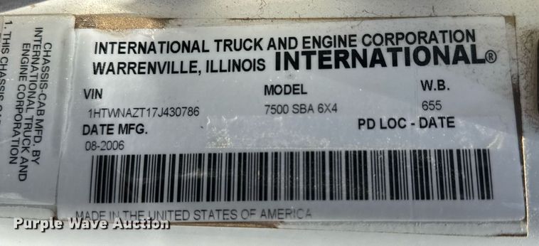 image for item EG0727 2007 International   7500 SBA crane truck