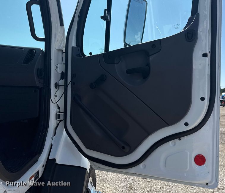 image for item EG5943 2015 Freightliner 108SD Ext. Cab crane truck