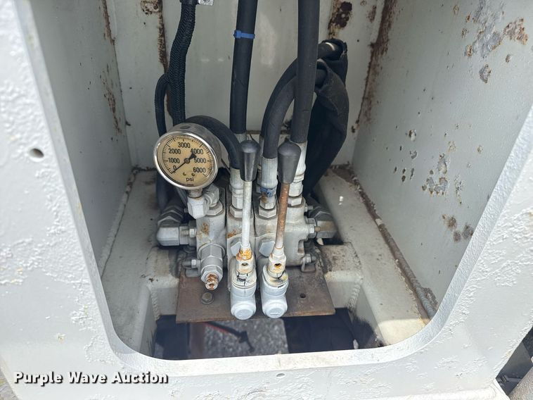 image for item EG5976 2012 Freightliner Business Class M2 Ext. Cab utility / service truck