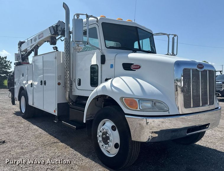 image for item EG5995 2007 Peterbilt 335 utility / service truck