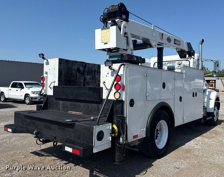 image for item EG5995 2007 Peterbilt 335 utility / service truck