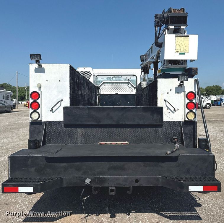 image for item EG5995 2007 Peterbilt 335 utility / service truck