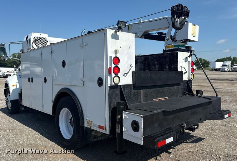 image for item EG5995 2007 Peterbilt 335 utility / service truck