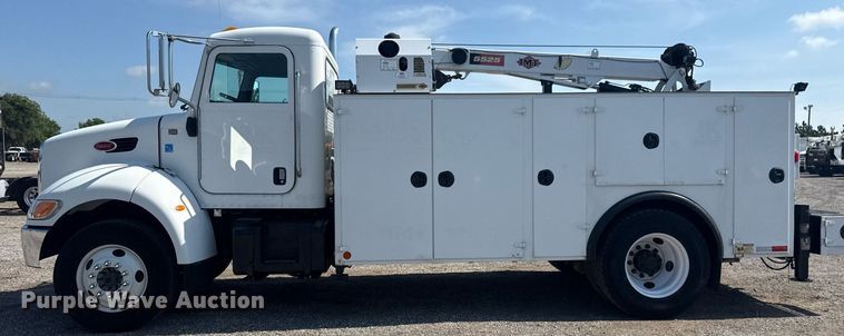 image for item EG5995 2007 Peterbilt 335 utility / service truck