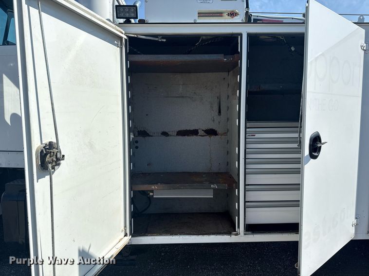 image for item EG5995 2007 Peterbilt 335 utility / service truck