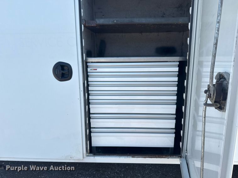 image for item EG5995 2007 Peterbilt 335 utility / service truck