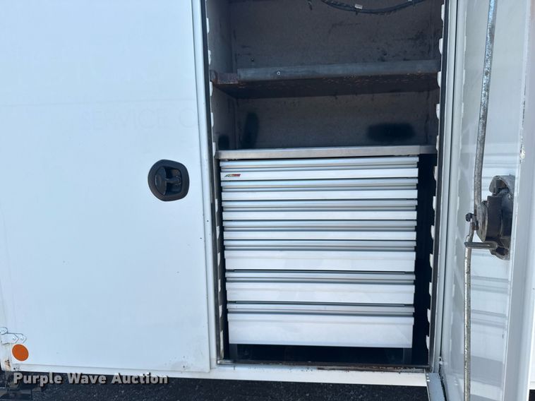 image for item EG5995 2007 Peterbilt 335 utility / service truck