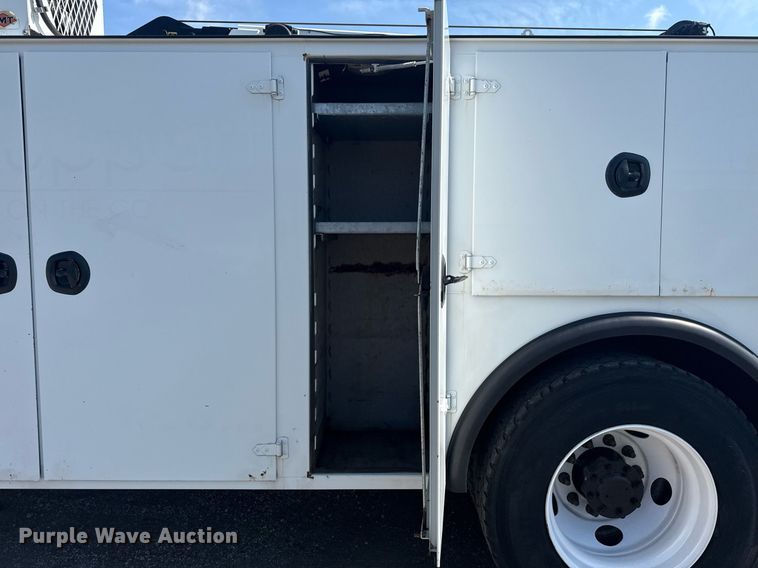 image for item EG5995 2007 Peterbilt 335 utility / service truck