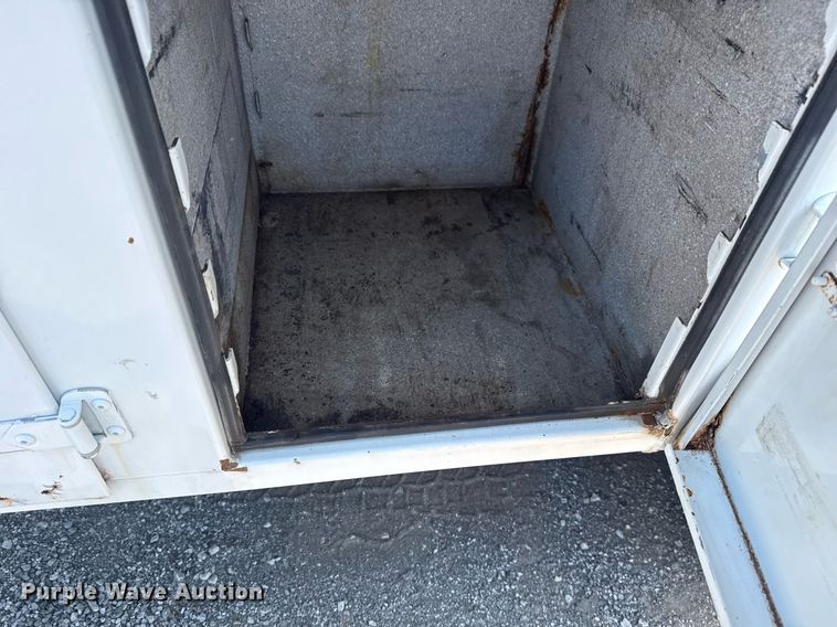 image for item EG5995 2007 Peterbilt 335 utility / service truck