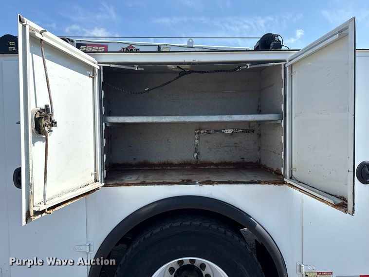 image for item EG5995 2007 Peterbilt 335 utility / service truck