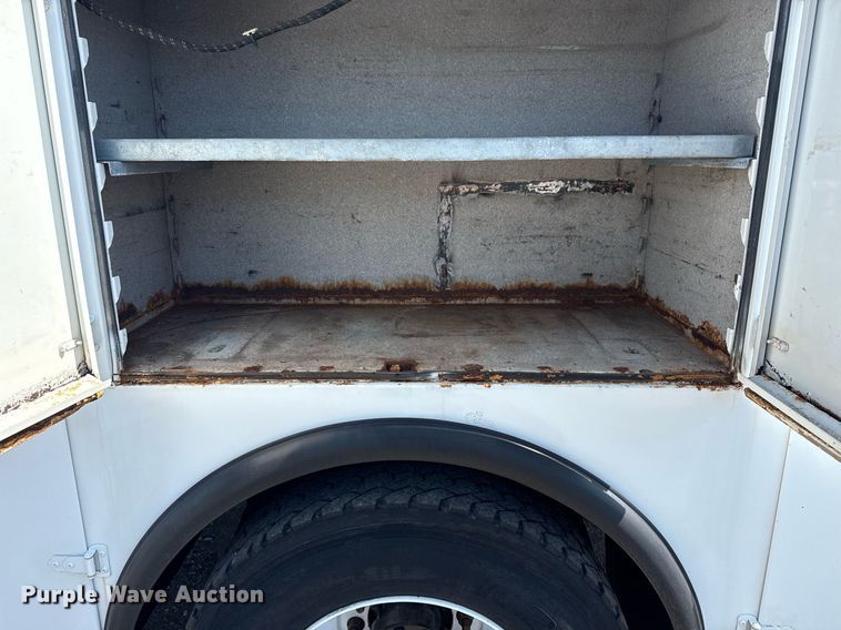 image for item EG5995 2007 Peterbilt 335 utility / service truck