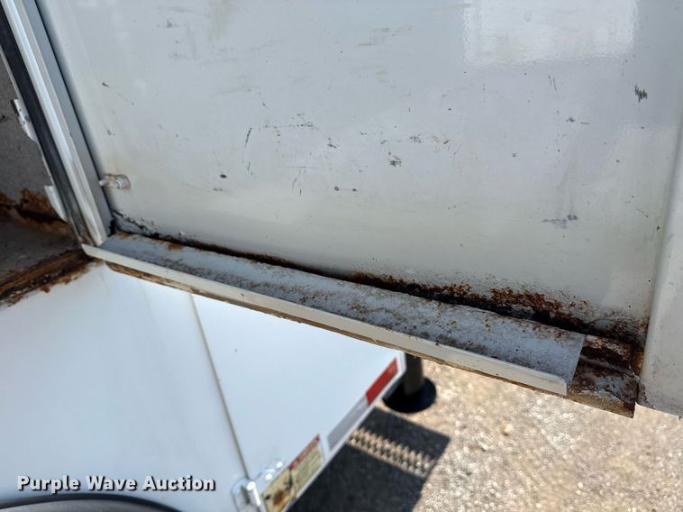 image for item EG5995 2007 Peterbilt 335 utility / service truck