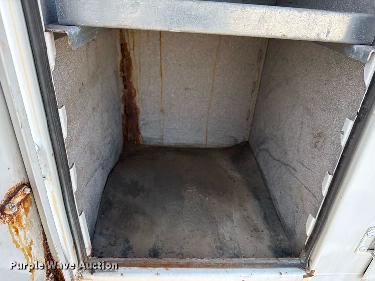 image for item EG5995 2007 Peterbilt 335 utility / service truck