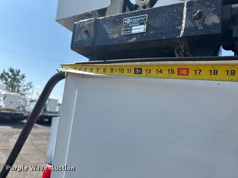 image for item EG5995 2007 Peterbilt 335 utility / service truck