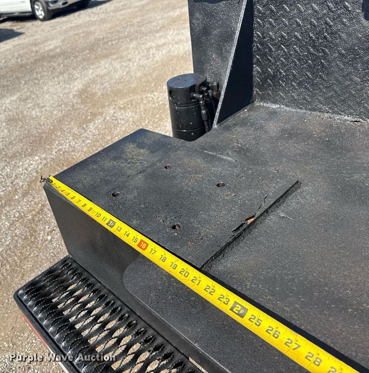 image for item EG5995 2007 Peterbilt 335 utility / service truck