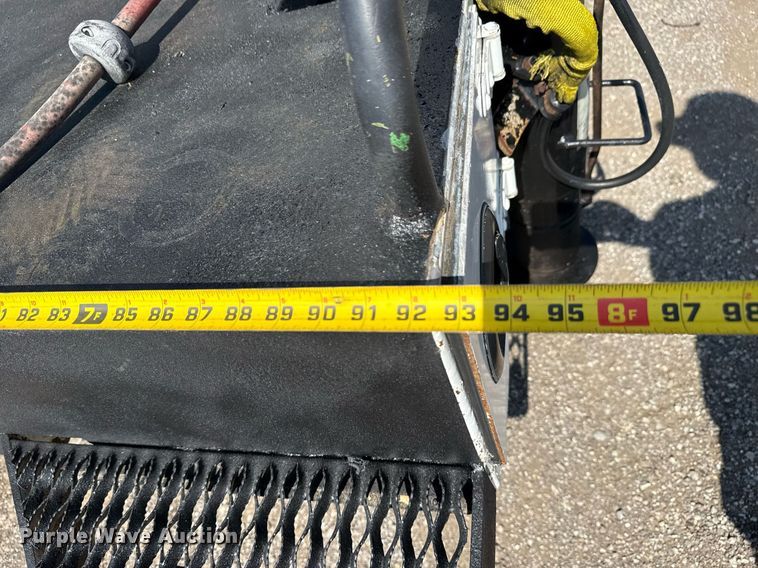 image for item EG5995 2007 Peterbilt 335 utility / service truck