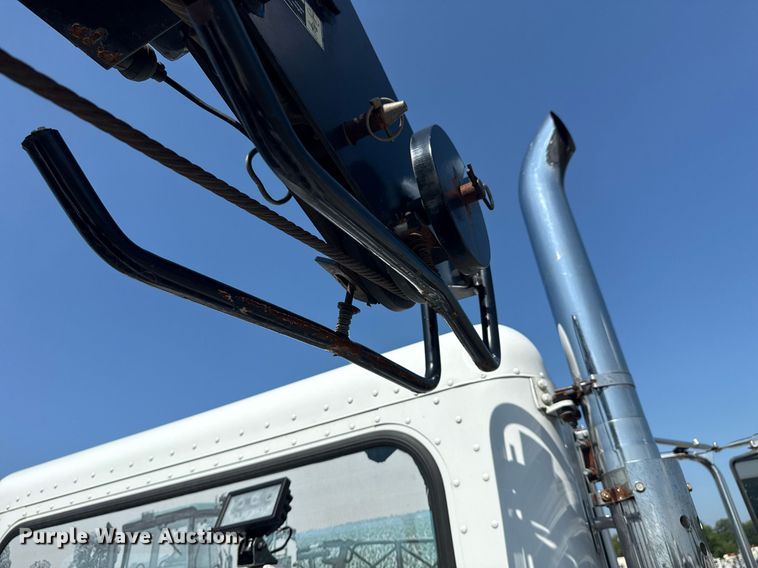 image for item EG5995 2007 Peterbilt 335 utility / service truck