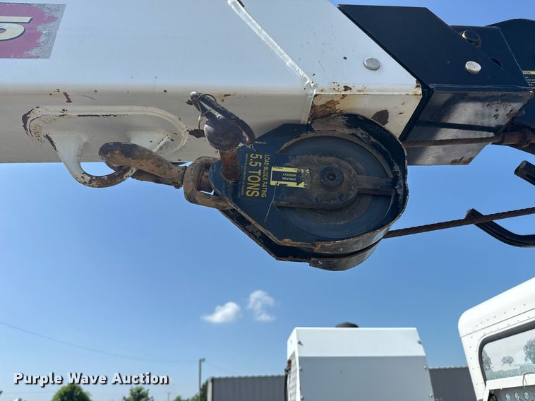 image for item EG5995 2007 Peterbilt 335 utility / service truck