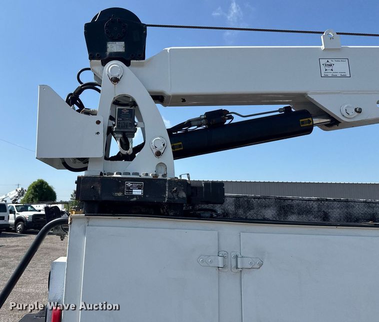 image for item EG5995 2007 Peterbilt 335 utility / service truck