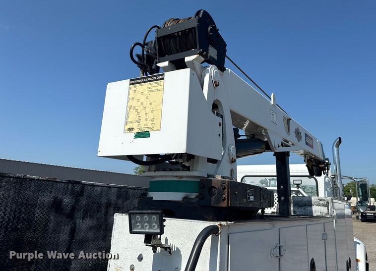 image for item EG5995 2007 Peterbilt 335 utility / service truck