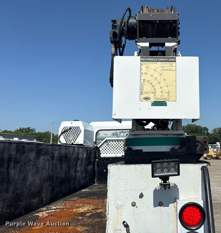 image for item EG5995 2007 Peterbilt 335 utility / service truck