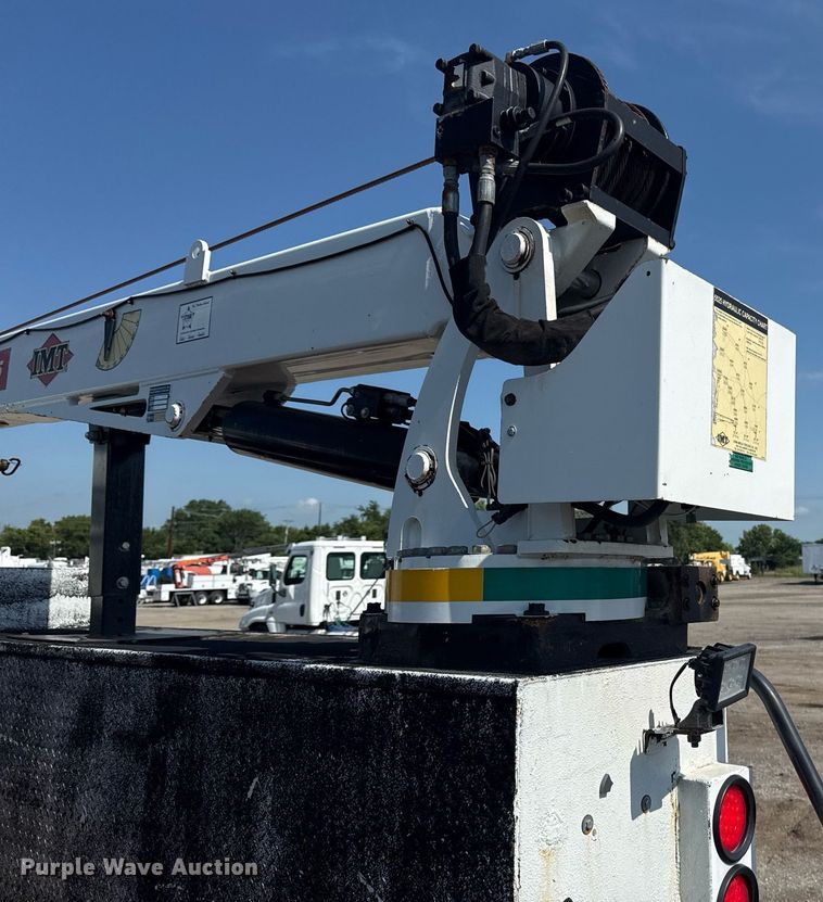 image for item EG5995 2007 Peterbilt 335 utility / service truck