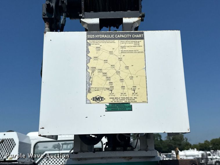 image for item EG5995 2007 Peterbilt 335 utility / service truck