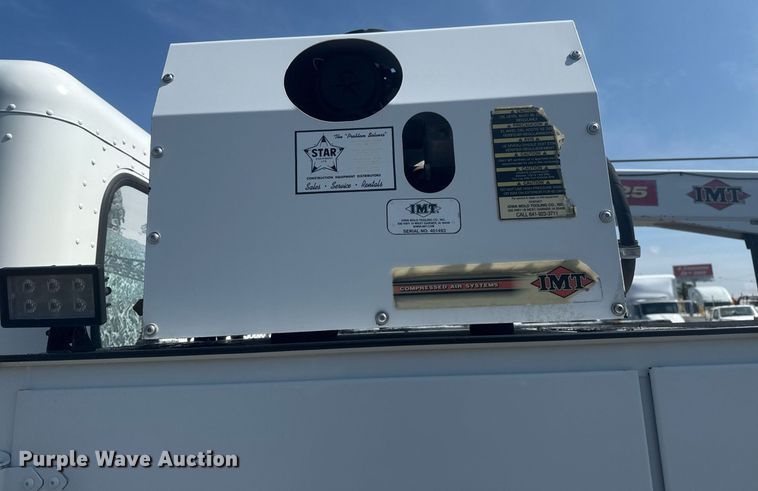 image for item EG5995 2007 Peterbilt 335 utility / service truck