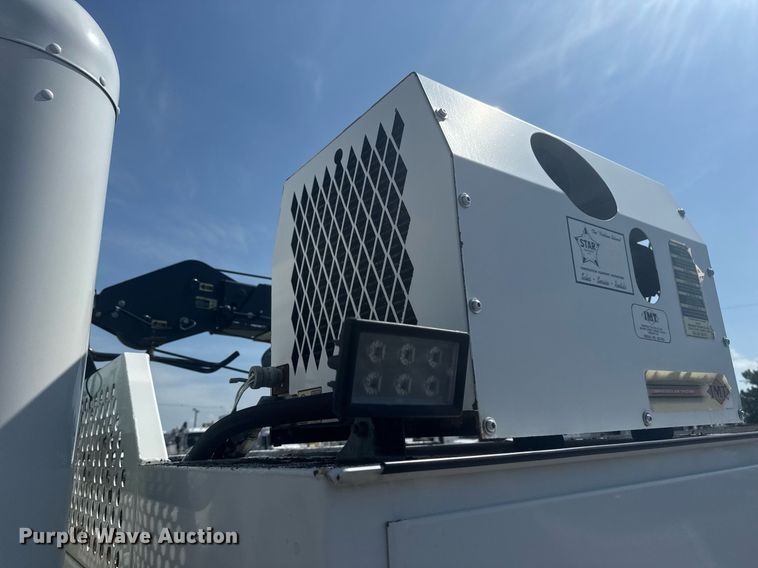 image for item EG5995 2007 Peterbilt 335 utility / service truck