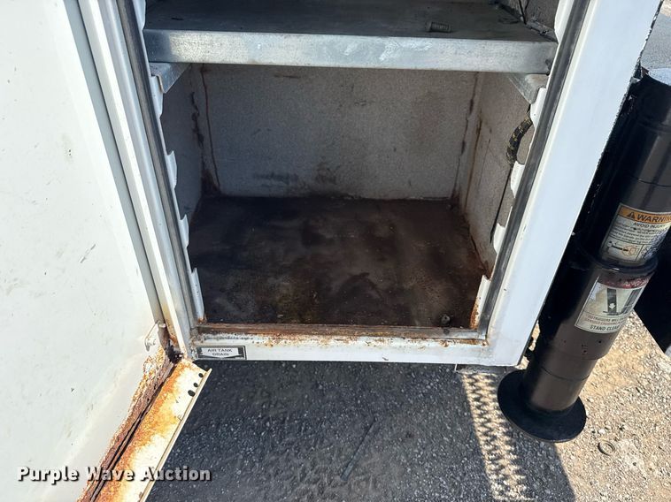 image for item EG5995 2007 Peterbilt 335 utility / service truck