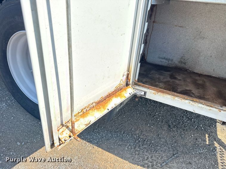 image for item EG5995 2007 Peterbilt 335 utility / service truck