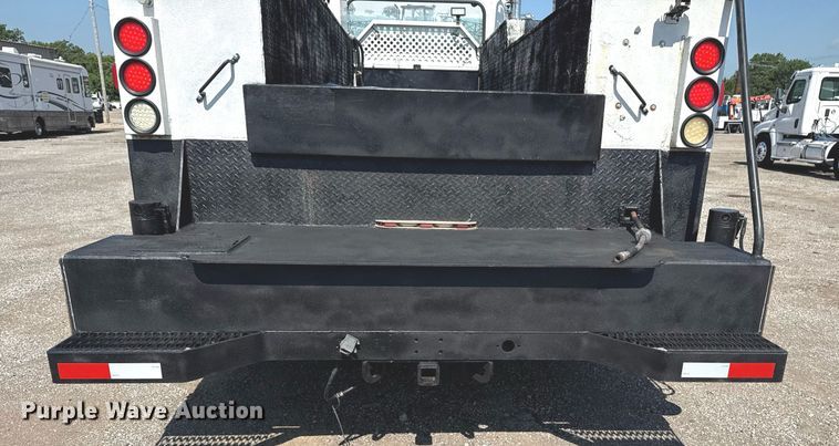 image for item EG5995 2007 Peterbilt 335 utility / service truck